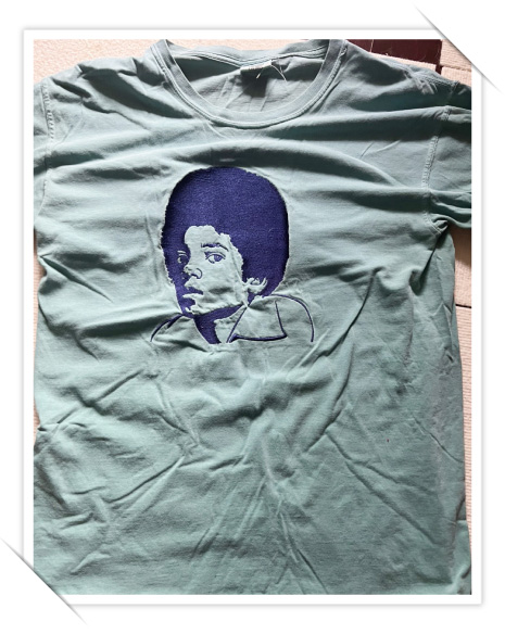 マイケルの刺繍のTシャツ