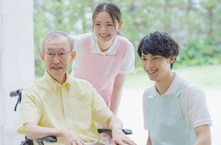 介護スタッフのユニフォーム(制服)の例