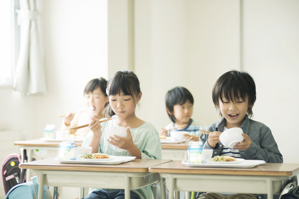 小学校と黙食